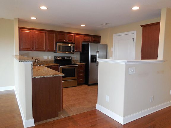 4th image of 341 Coldwater Dr