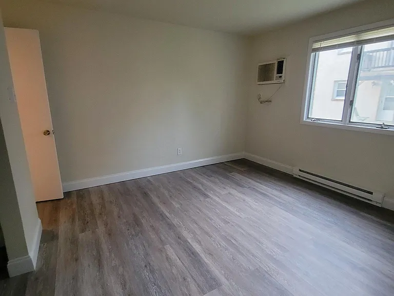 377 W Broad St #3 — Photo 11