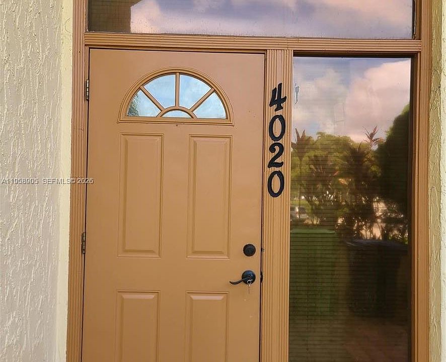 1st image of 4020 Del Rio Way