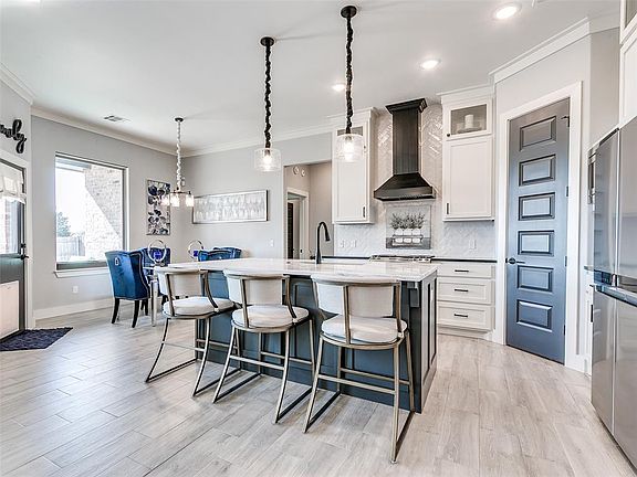 4th image of 1732 W Zachary Way