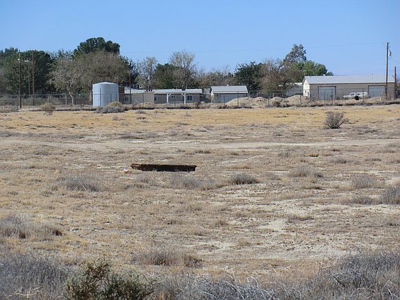5th image of Vic Avenue E4 77 Stw Antelope Acres