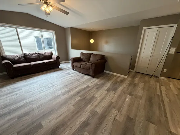 557 Kendall Dr, Hastings, MN 55033