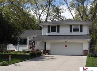 9926 Orchard Cir, Omaha, NE 68127