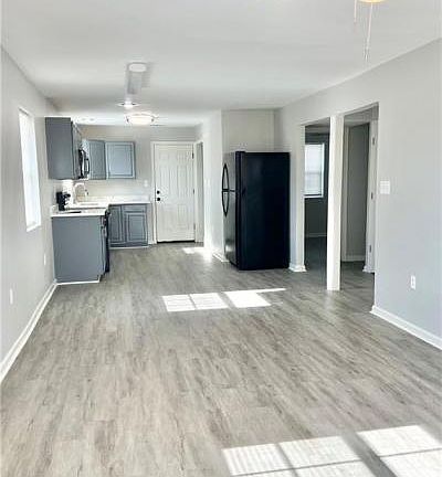 3rd image of 2520 Benton St