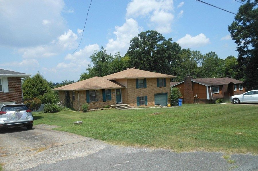 2nd image of 1619 Miriam Ln
