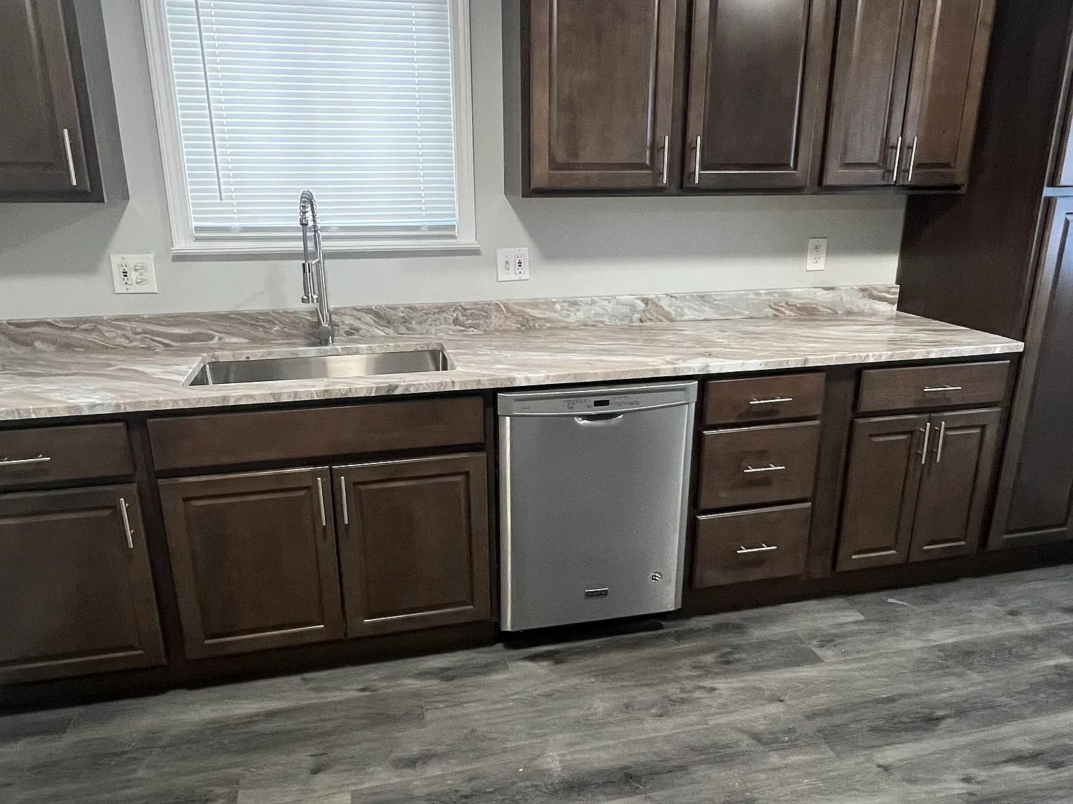 3 bed, 1000 sqft, $1,650 — Photo 2
