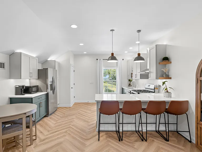1233 Wilmington Island Rd #D — Photo 6