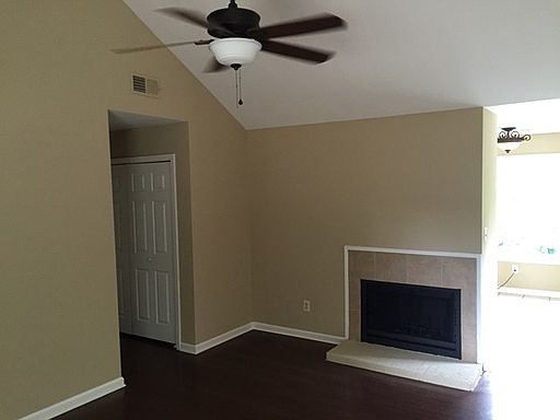 2nd image of 5364 Lakeview Cv