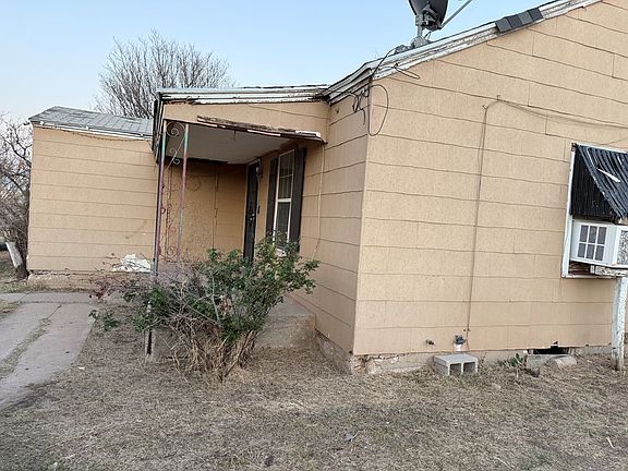 3rd image of 606 E 12th St