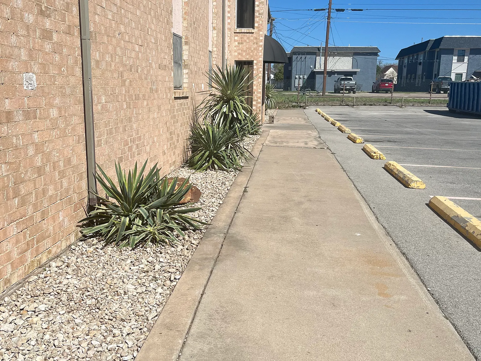 Harris Ave Apartments — Photo 3