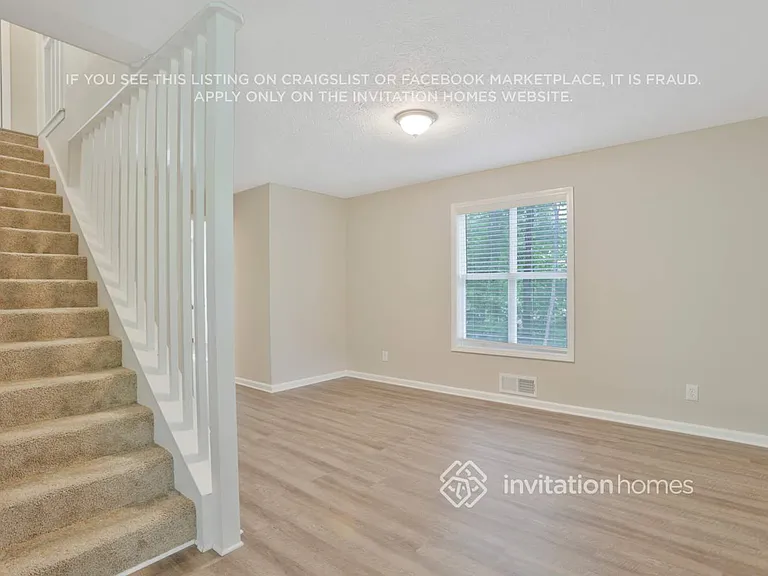 1136 Norfolk Dr NW — Photo 5