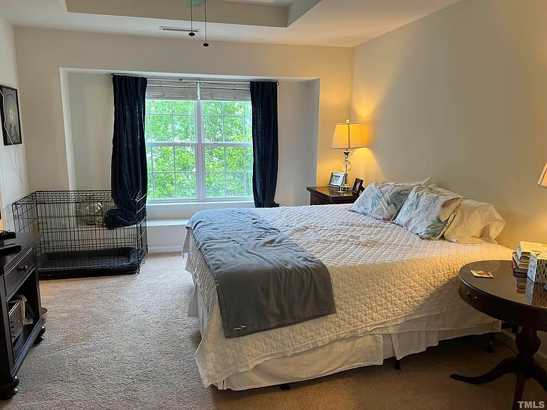 124 Longchamp Ln — Photo 11