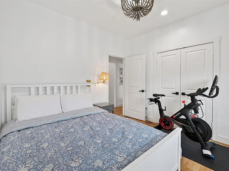 927 W 25th St #A — Photo 23