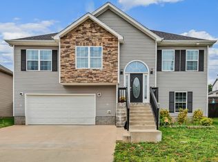 1391 Freedom Dr, Clarksville, TN 37042