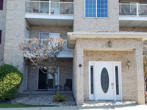 2nd image of 2039 W 75th Pl Unit 15