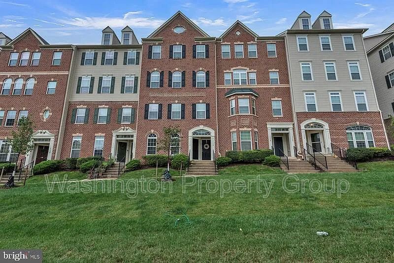 3 bed, 2.5 bath, 1600 sqft, $2,950 — Photo 4