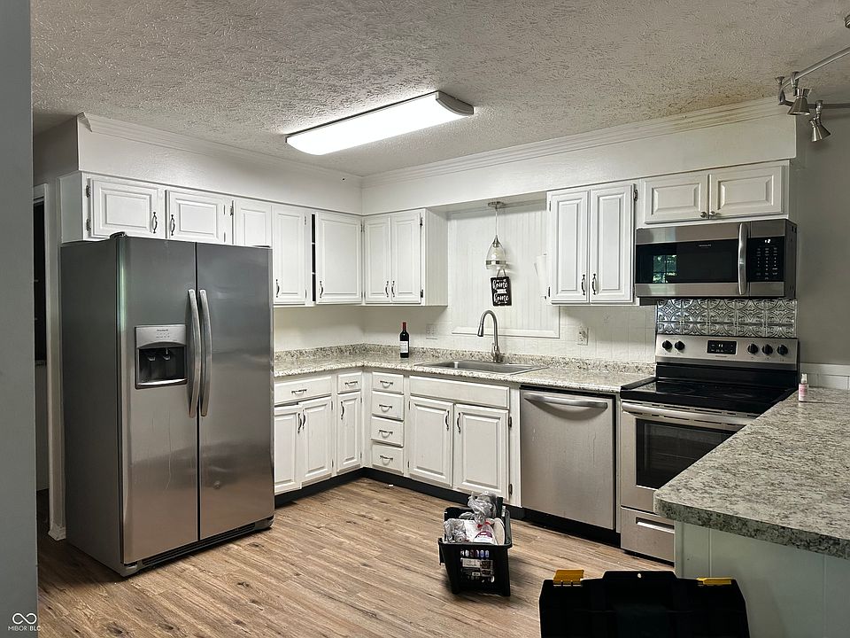 2nd image of 327 Fox Cir