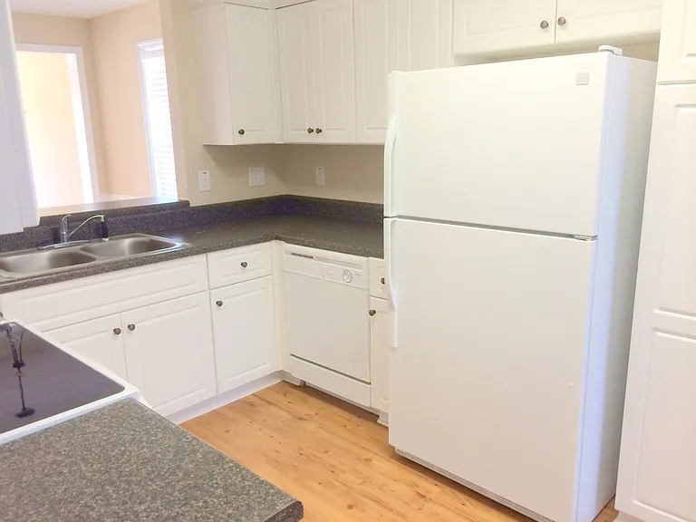 221 Sunview Dr — Photo 4