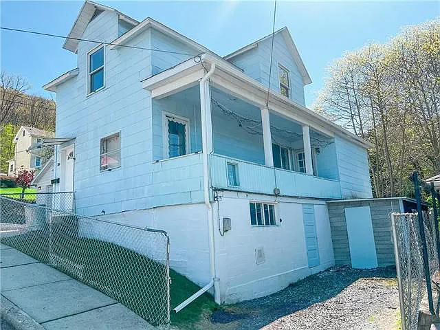 116 Spruce St photo 1