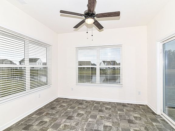 3rd image of 12110 Country Side Dr