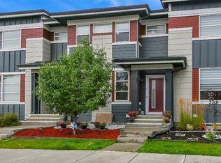 16 E Skyview Cir NE, Calgary, AB T3N 0V3