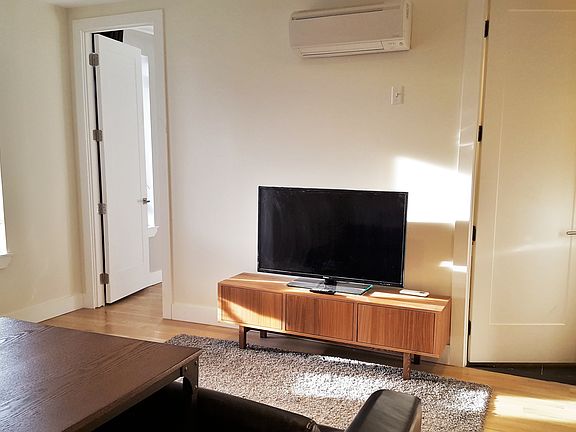 5th image of 434 Manhattan Ave APT 2B
