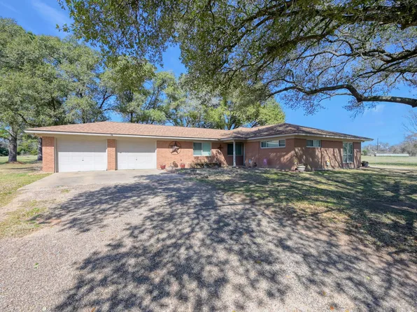 14826 Fm 1452 W, Normangee, TX 77871