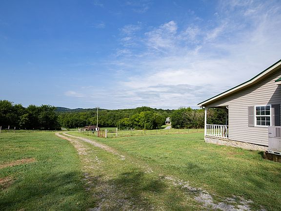 5th image of 83 Burt Ln