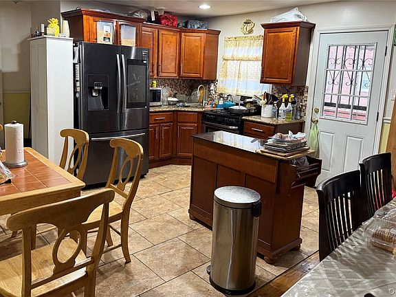4th image of 1633 Canarsie Road