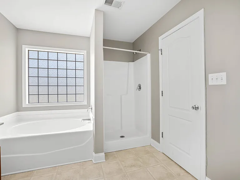 121 Feathers Ln — Photo 37