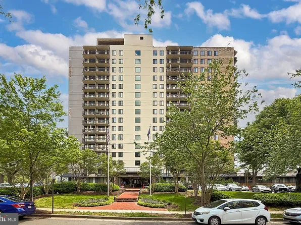 801 N Pitt St APT 419, Alexandria, VA 22314