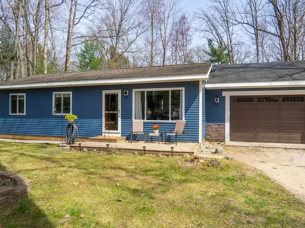 857 Cedar Trl, Interlochen, MI 49643