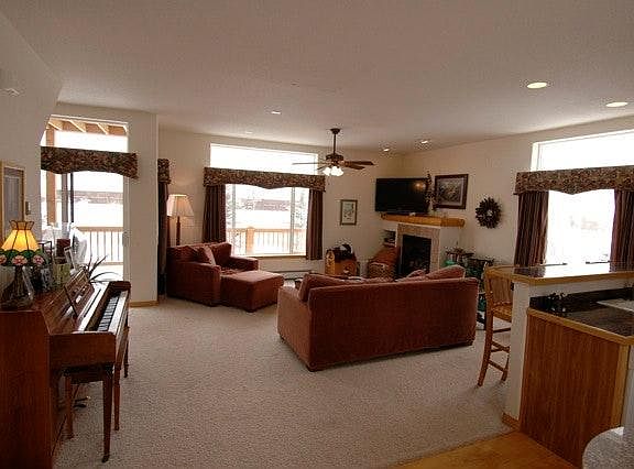 Spacious Living Room, Panoramic Windows, and 9ft Ceilings