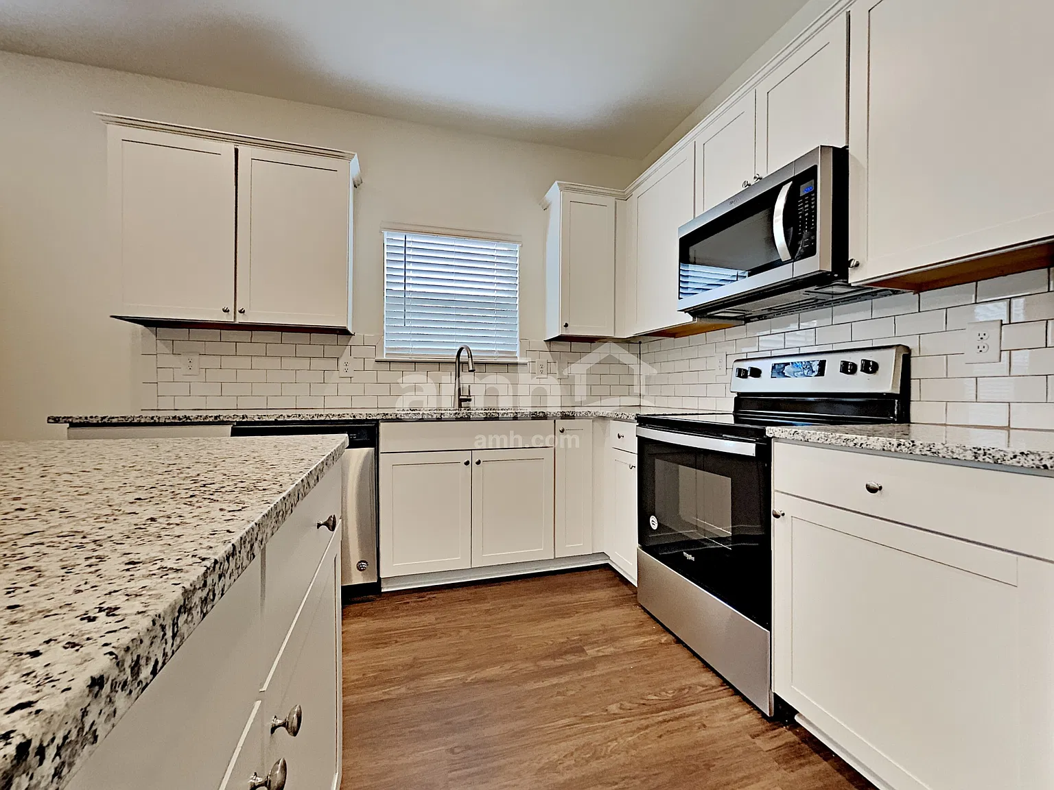 3 bed, 2.5 bath, 1892 sqft, $2,140 — Photo 3