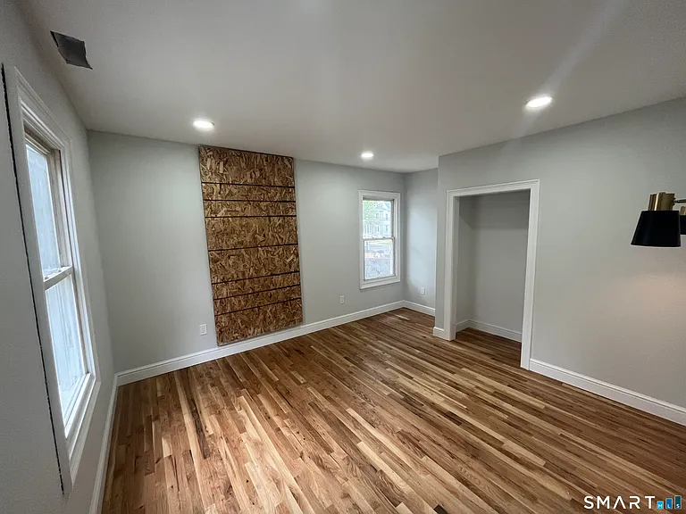 82 Howard Ave #1R — Photo 3