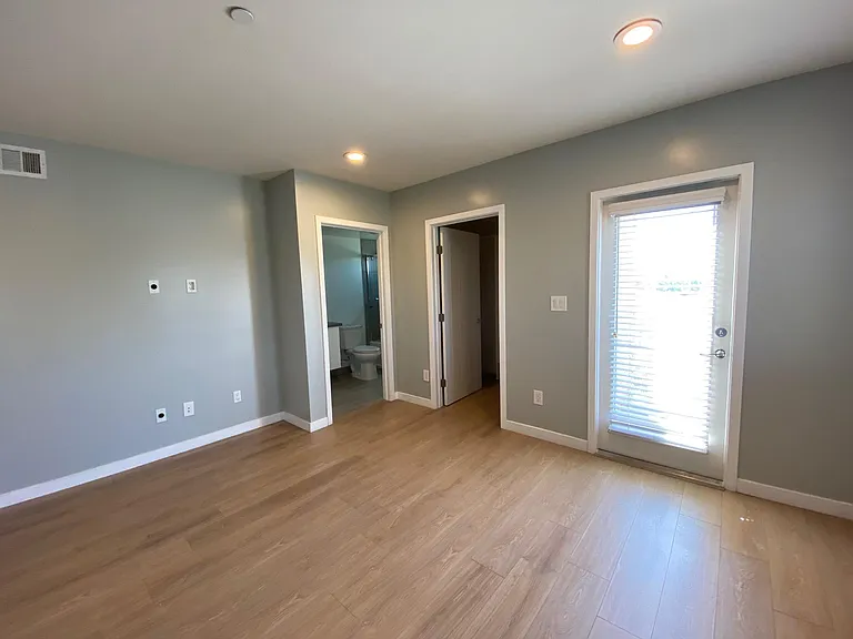 6413 Lexington Ave #1/2 — Photo 6