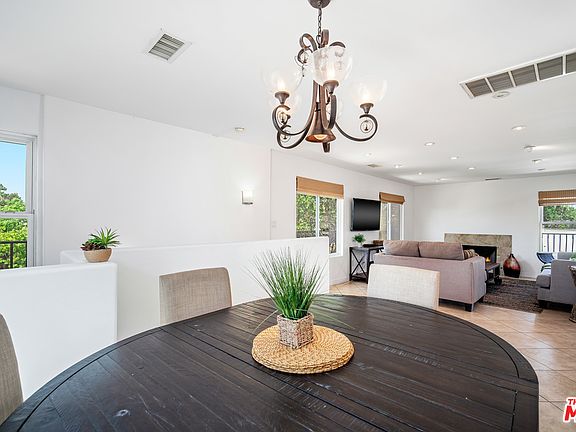 4th image of 746 N La Jolla Ave