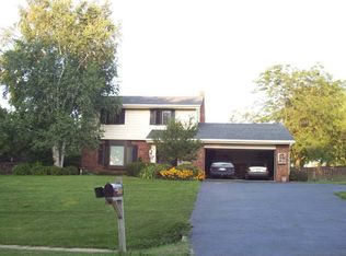 3520 S Cari Adam Dr, New Berlin, WI 53146