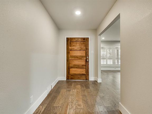 5th image of 3919 Port Royal Dr