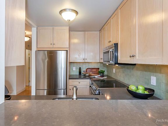 5th image of 1650 Jackson St APT 303