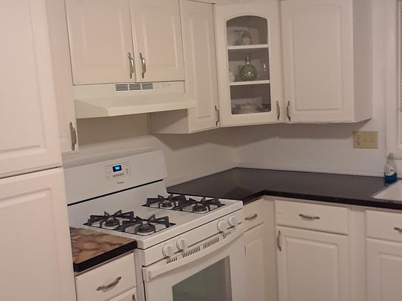 3rd image of 3419 Greenwood Ave