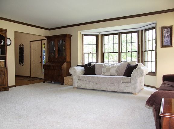 3rd image of 1567 W Edgewater Ln