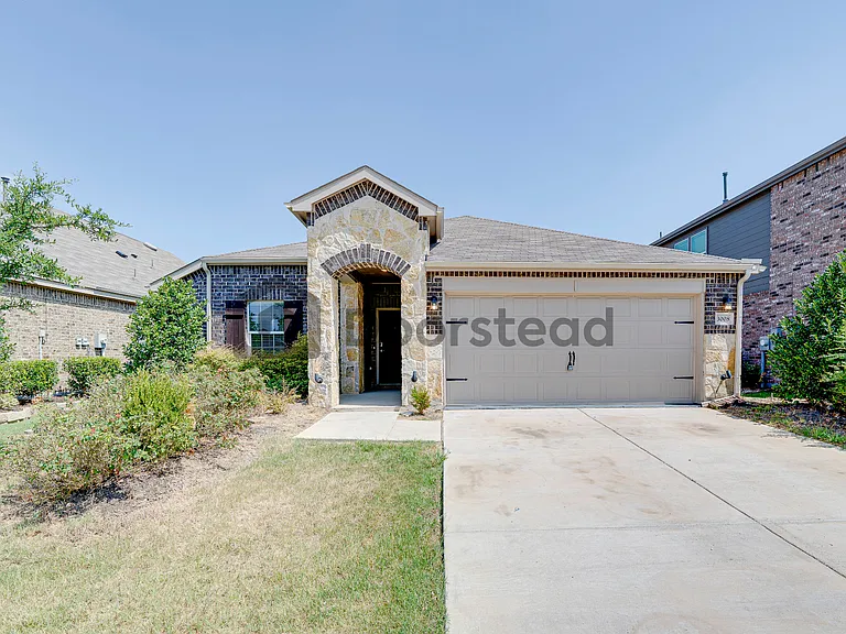 3008 Lakewood Ln — Photo 1