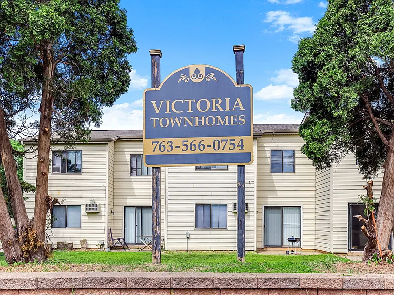 Victoria Townhomes — Photo 23