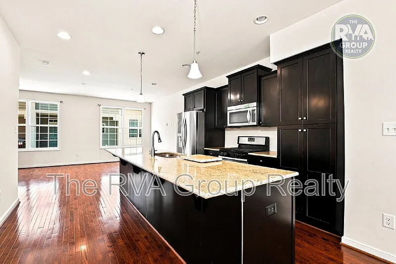 2 bed, 2.5 bath, 2002 sqft, $2,895 — Photo 3
