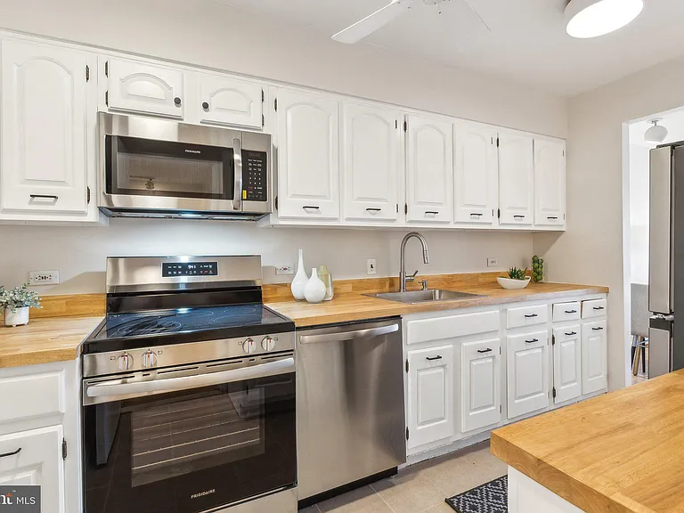 1001 26th St NW #706 — Photo 11