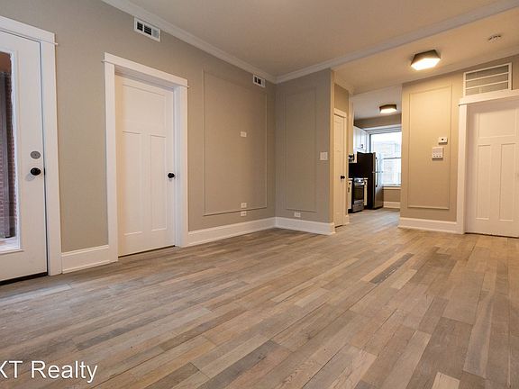 2nd image of 3549-51 N Hamlin Ave #2N