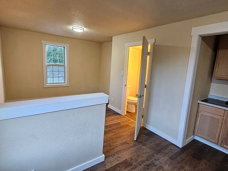 400 Railroad Ave — Photo 18
