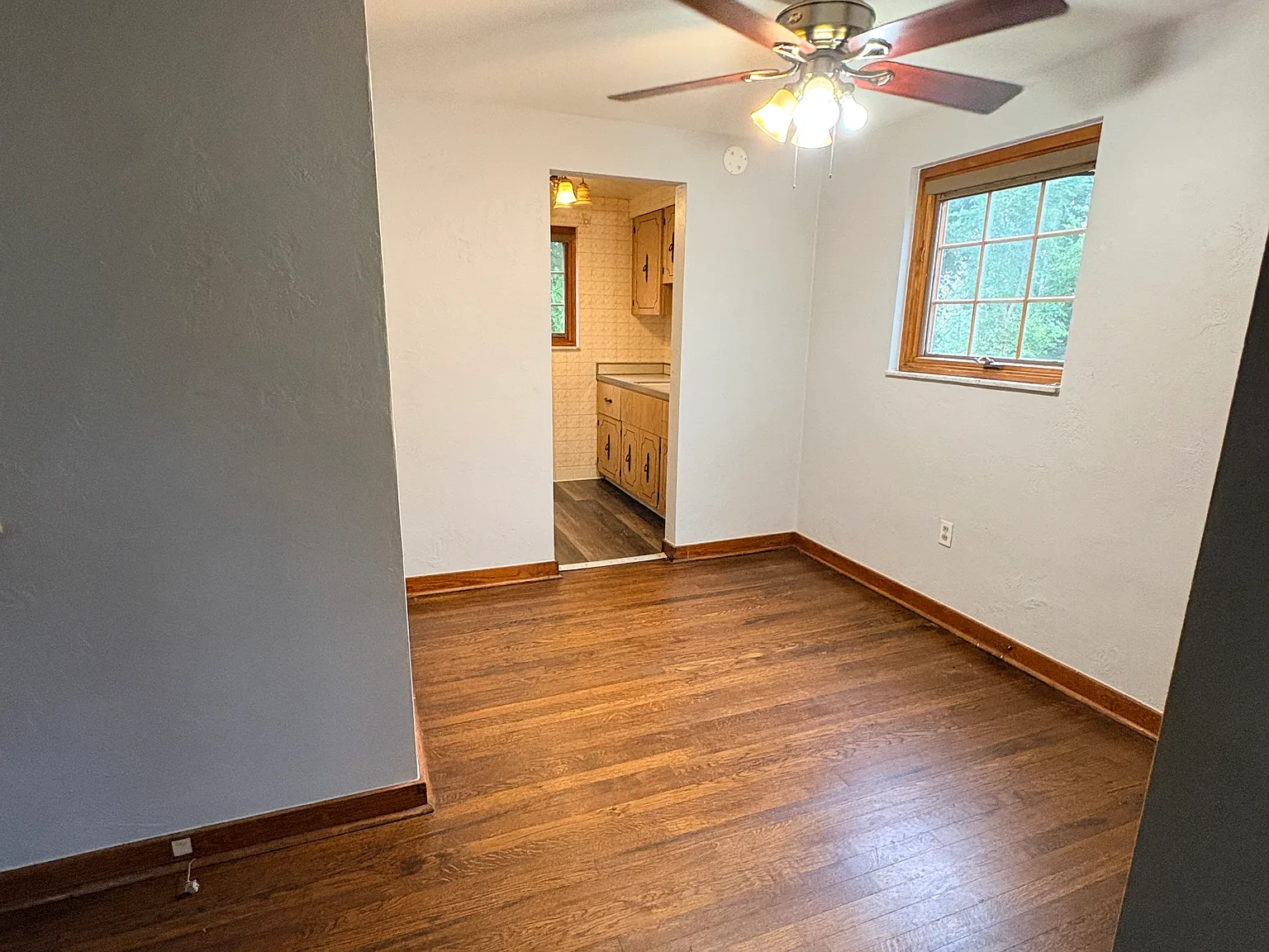 3 bed, 1200 sqft, $1,200 — Photo 4