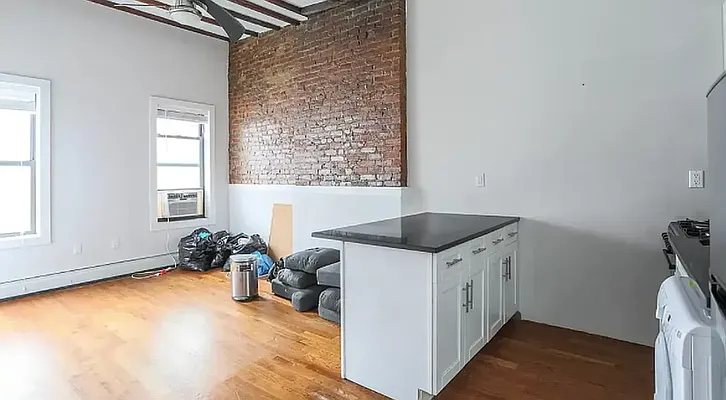 Rented by Hagstrom Management Inc | media 23